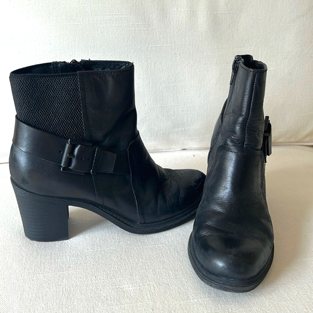 Crown Vintage Regent Black Leather Stack Heeled Buckle Booties 6.5 Gently Worn